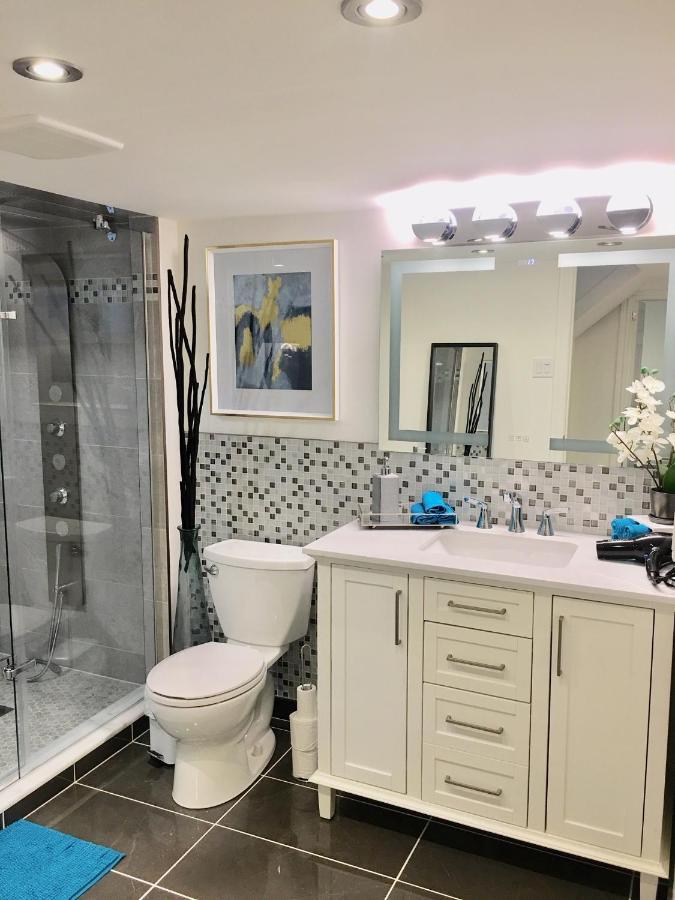 Luxury Bachelor Suite Pointe-Claire Bagian luar foto