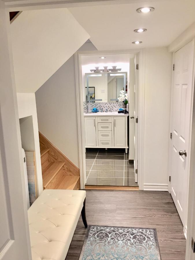 Luxury Bachelor Suite Pointe-Claire Bagian luar foto