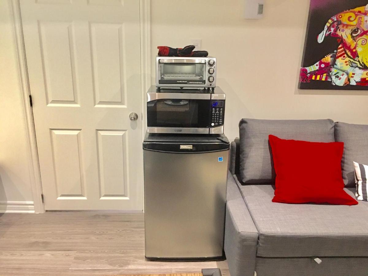 Luxury Bachelor Suite Pointe-Claire Bagian luar foto